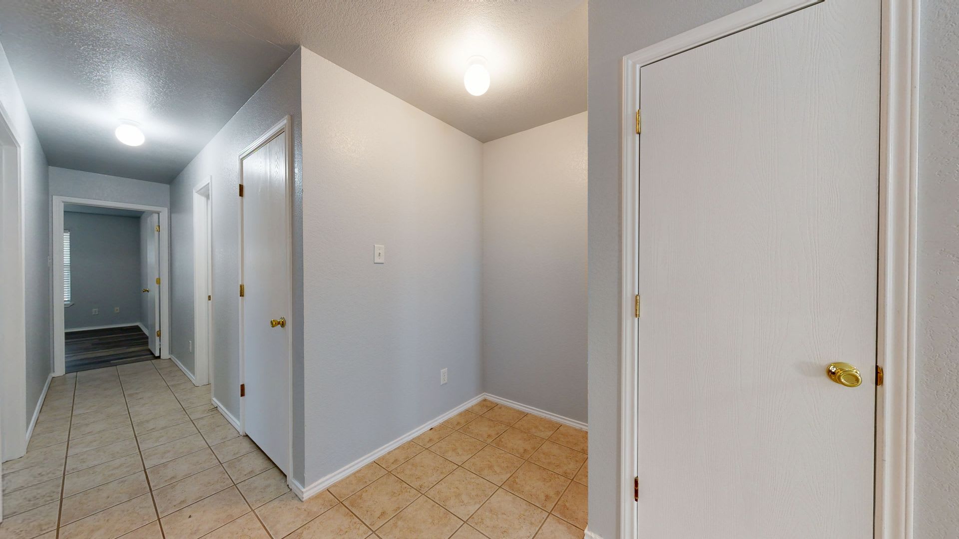 2 Weeks Free Rent 1 295 Evp Flooring In Nolanville – photo 4