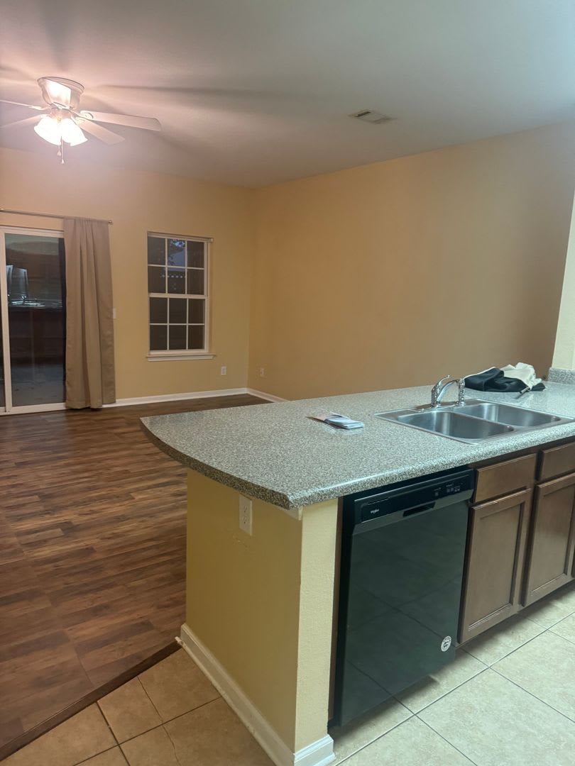 Cute Town home, great location! – photo 4