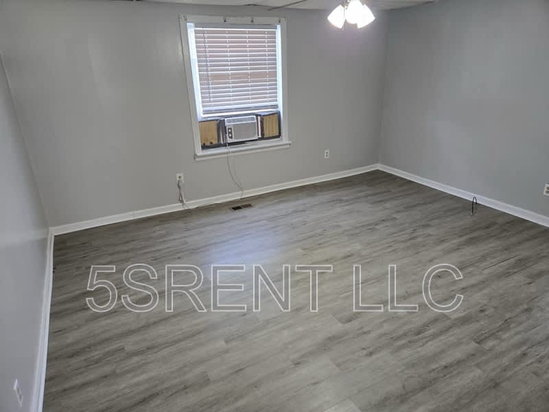236 S Mary Ellen St Apt A – photo 4