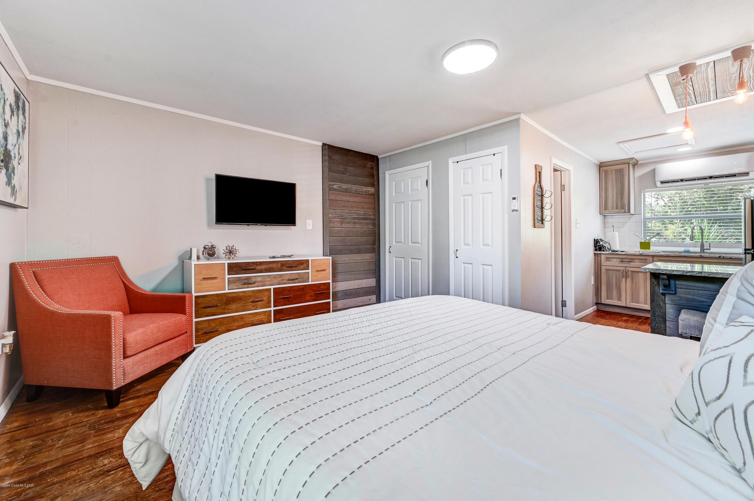 1704 Oak Street – photo 2