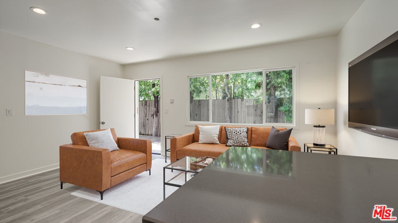 656 Indiana Ave – photo 4