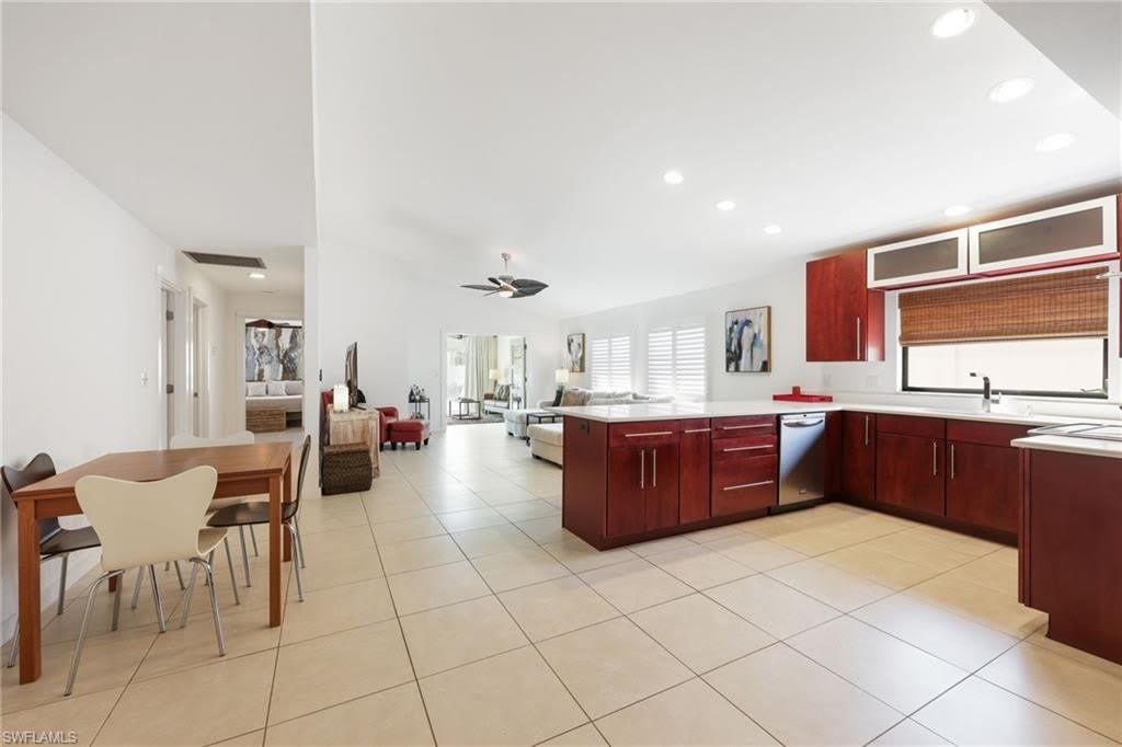 648 96th Ave N – photo 4