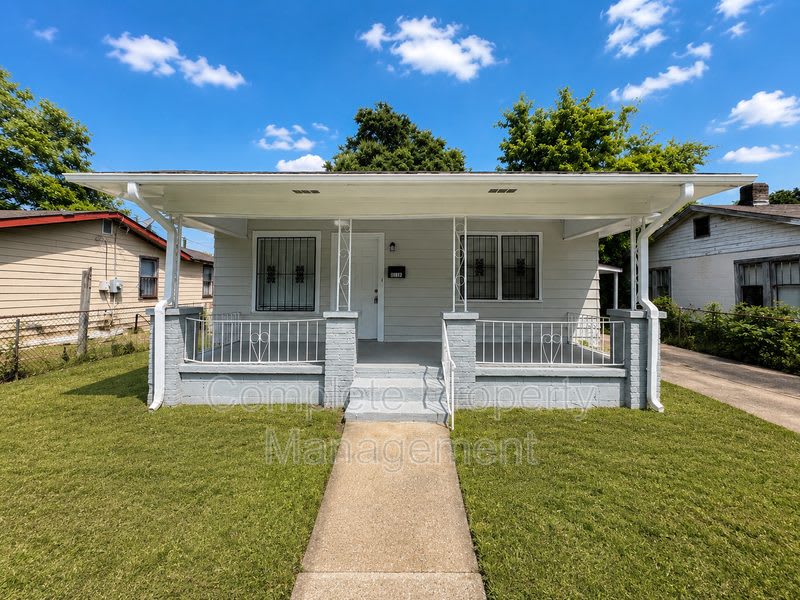 6112 Blocton Avenue – photo 1