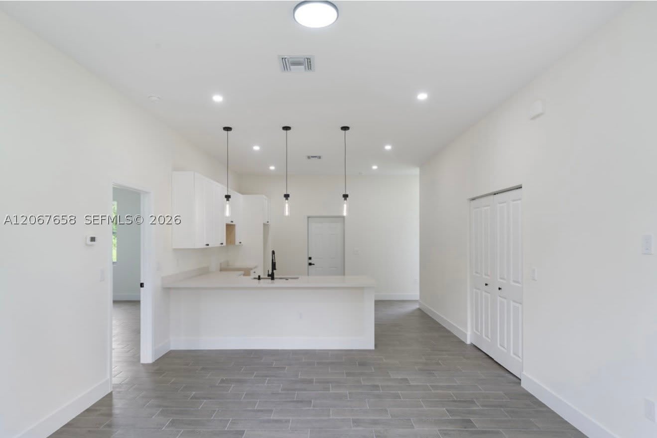 710 Peacock Ave – photo 4