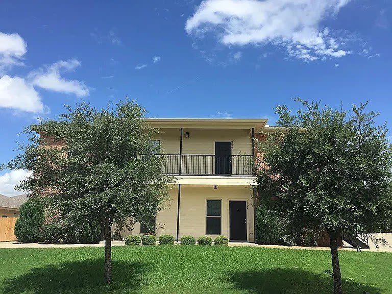 2208 Breezy Drive – photo 1
