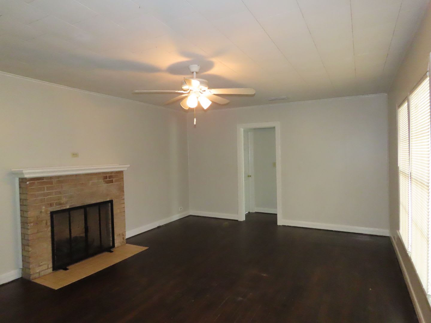 Spacious 3 Bedroom, 2 Bath Home w/Bonus Room! – photo 3