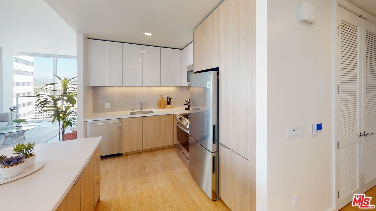 11750 SW Wilshire Blvd – photo 5