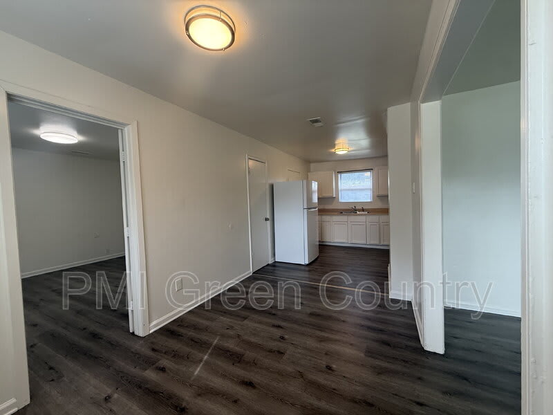 6117 N Main St – photo 4