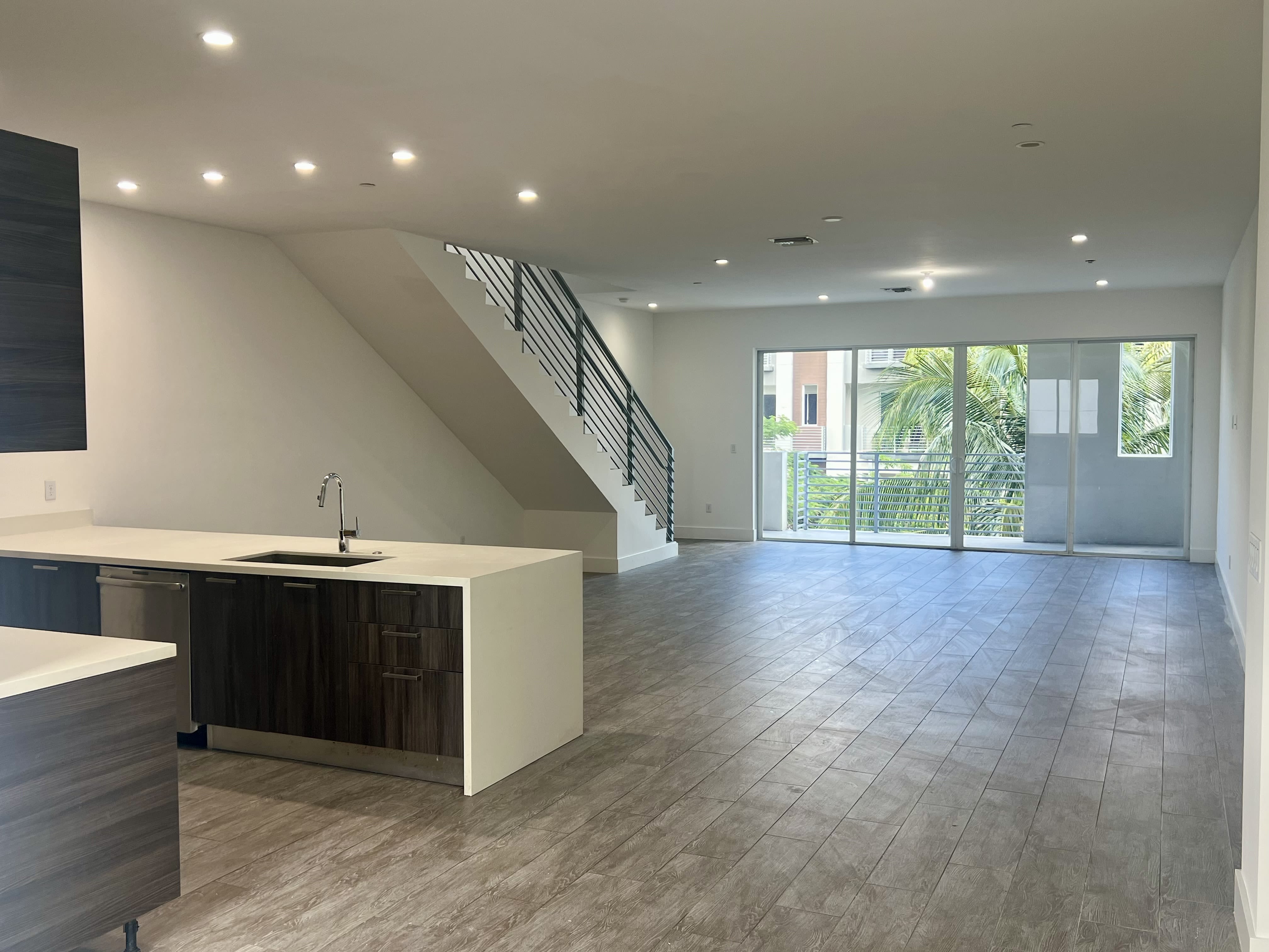 1045 Ne 18th Ave – photo 3