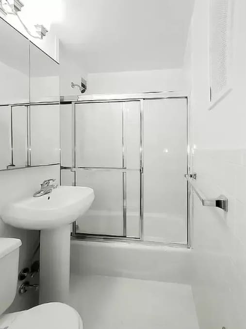 236 E 74Th St – photo 4