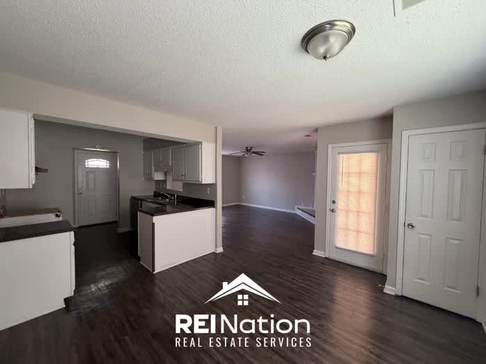 6911 Daneman Drive – photo 2