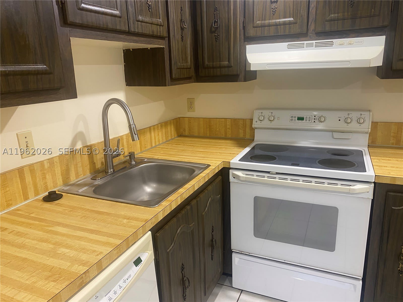 335 W Laurel Dr – photo 5