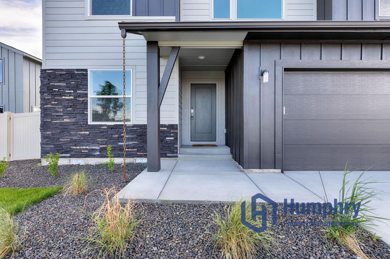 Beautiful Home Minutes From Freeway Access – photo 3