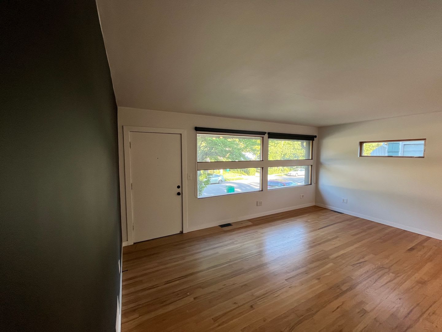 Newly Renovated 2 Bed 1 Bath – photo 2