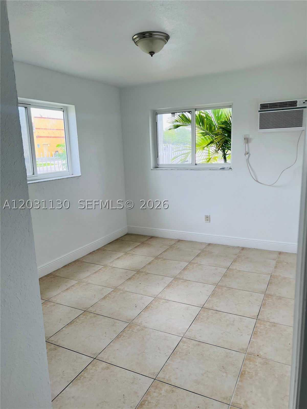 880 NE 18th Ave – photo 4