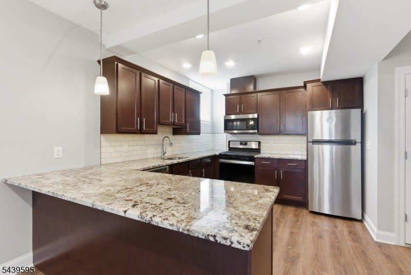 18-20 N Union Ave – photo 4