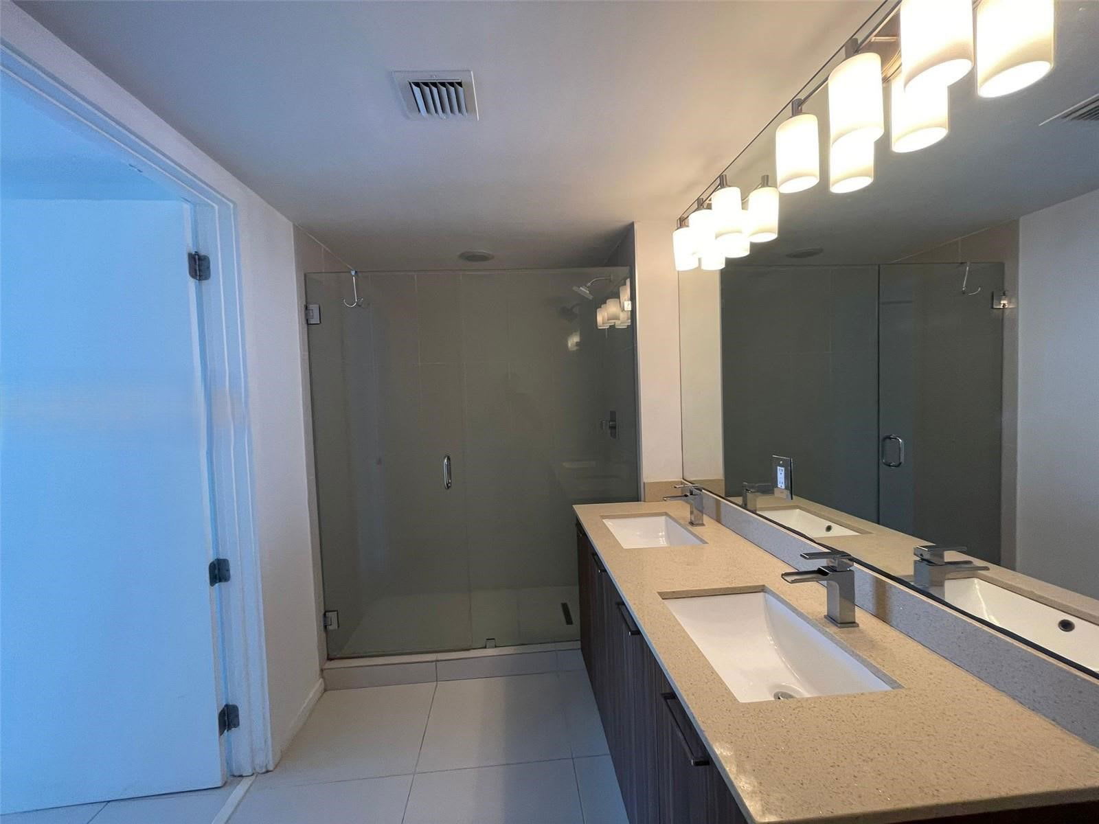 5252 Northwest 85th Avenue – photo 4