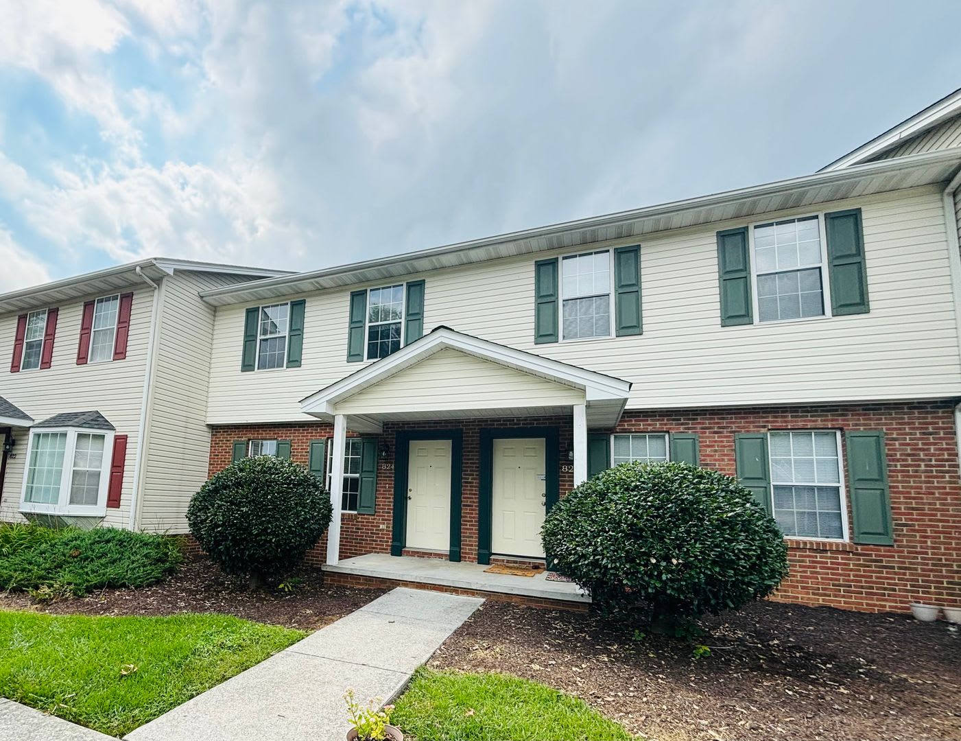 4 Bedroom 2.5 half Bath Townhouse – photo 2