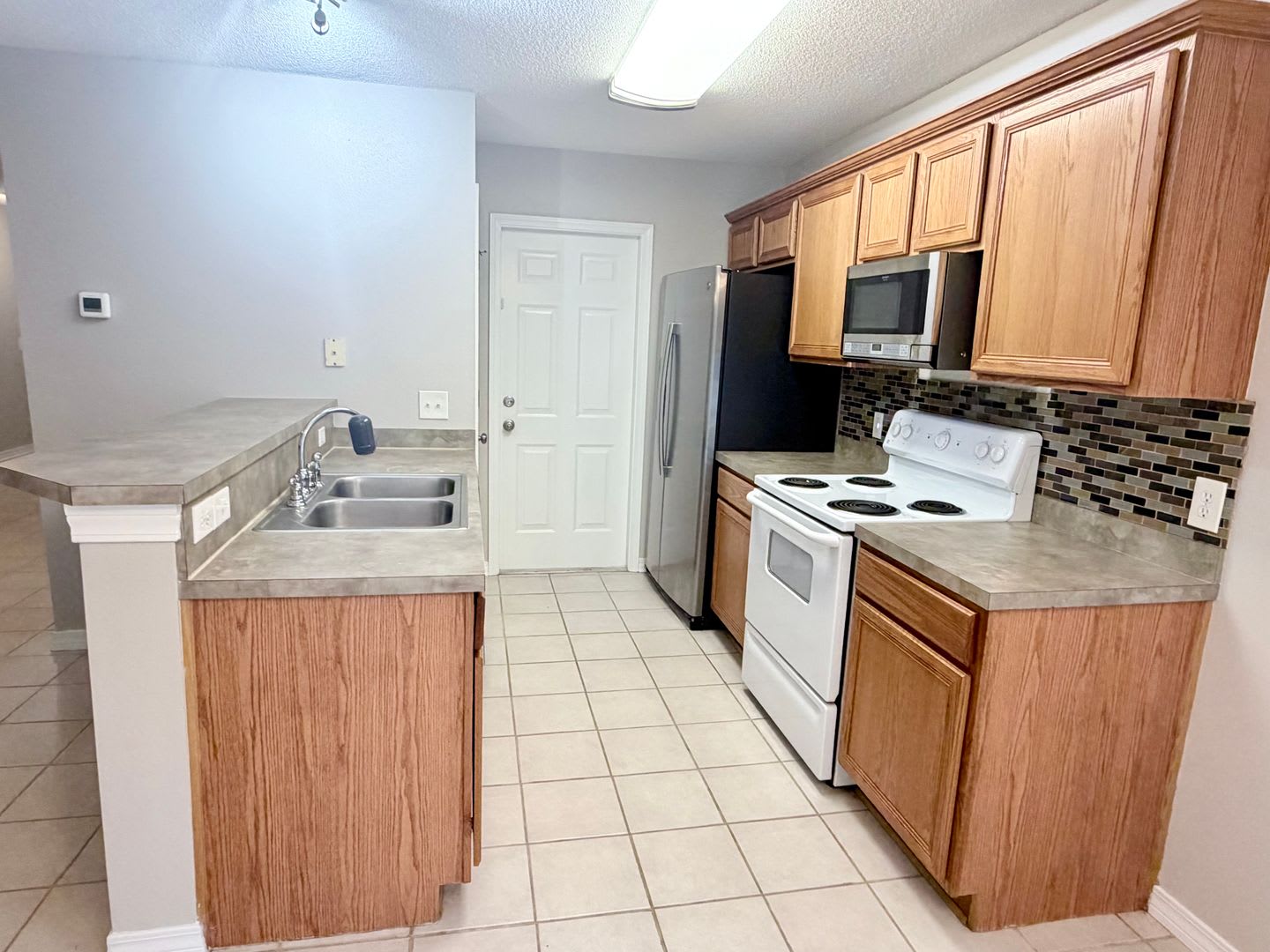 Charming 3-Bedroom Home – photo 4