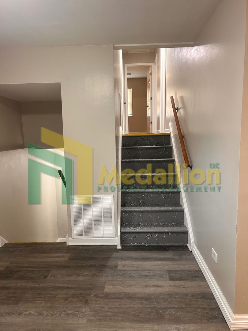 Updated 5-Bedroom Home on a Corner Lot – photo 5