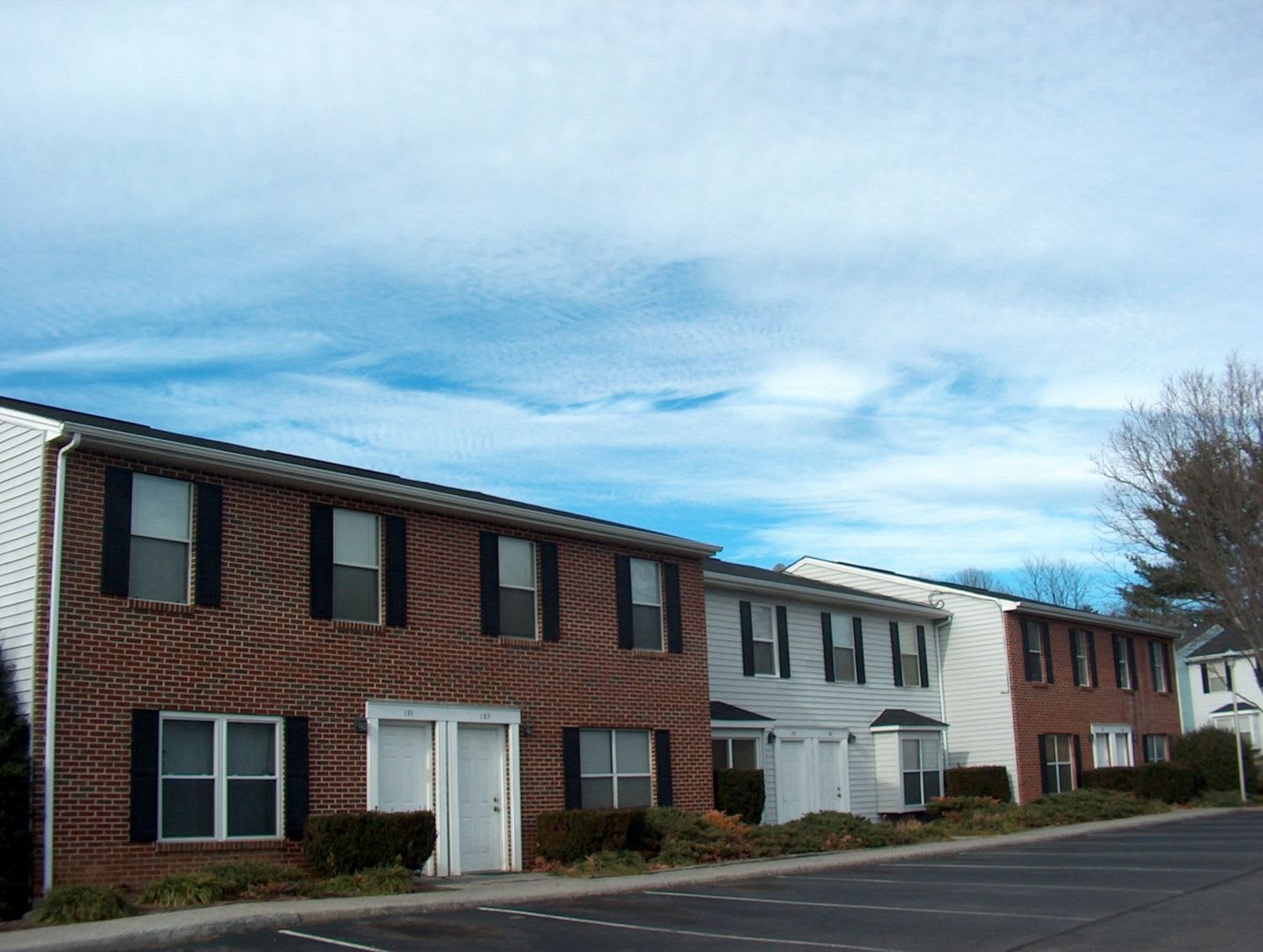 4 Bedroom 2.5 Bath Townhouse – photo 1
