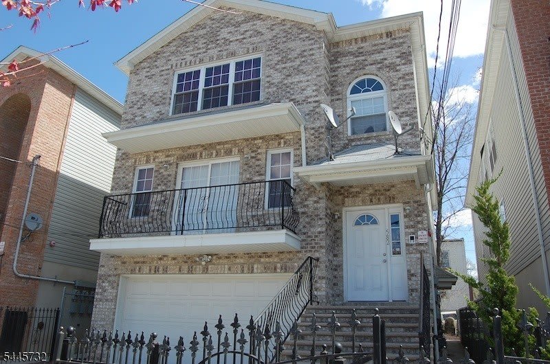 582 S 19th – photo 1