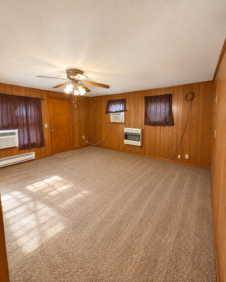 Charming 3 Bedroom Home In The Heart Of Oilton – photo 2