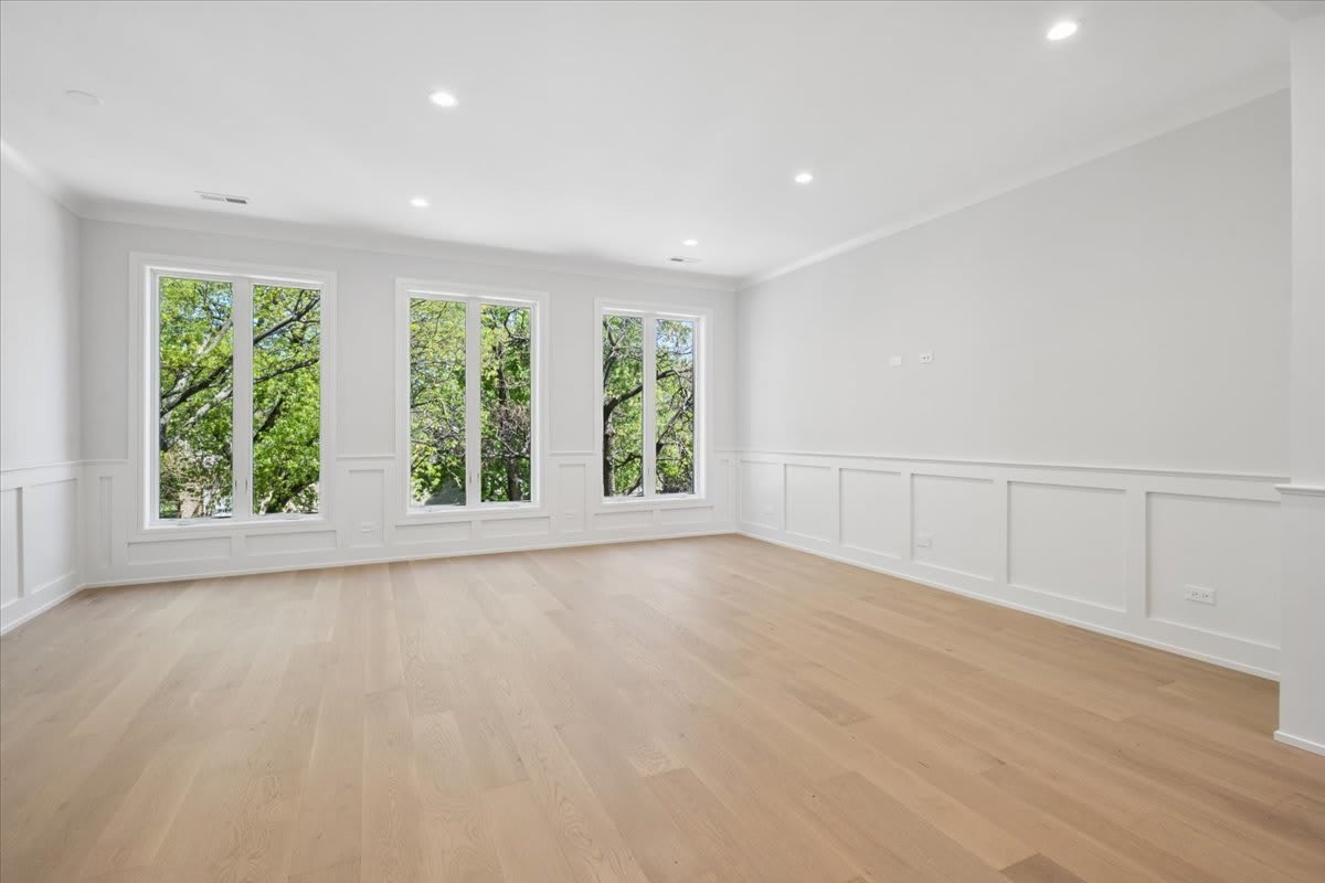 2202 N Leavitt Street – photo 3
