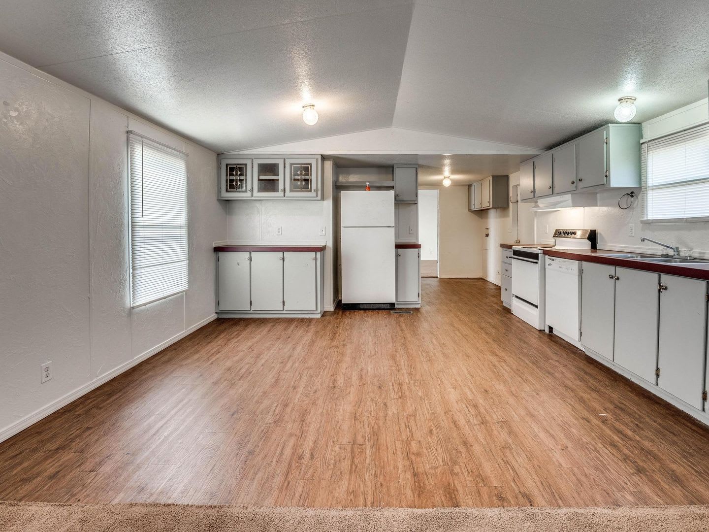 3bed/2bath Mobile Home on 1.2 Acres Available in Noble! – photo 4