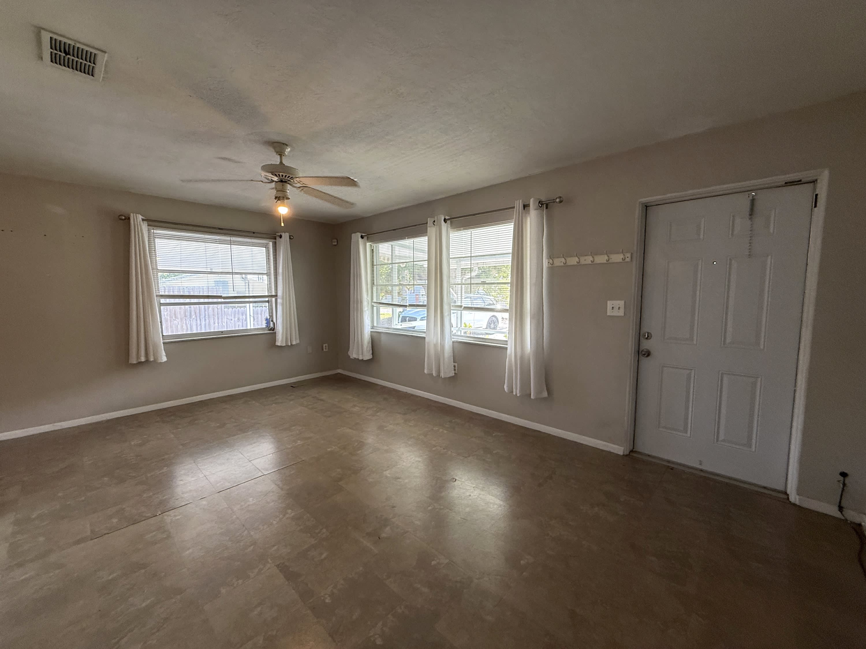 2402 9th Street East – photo 3