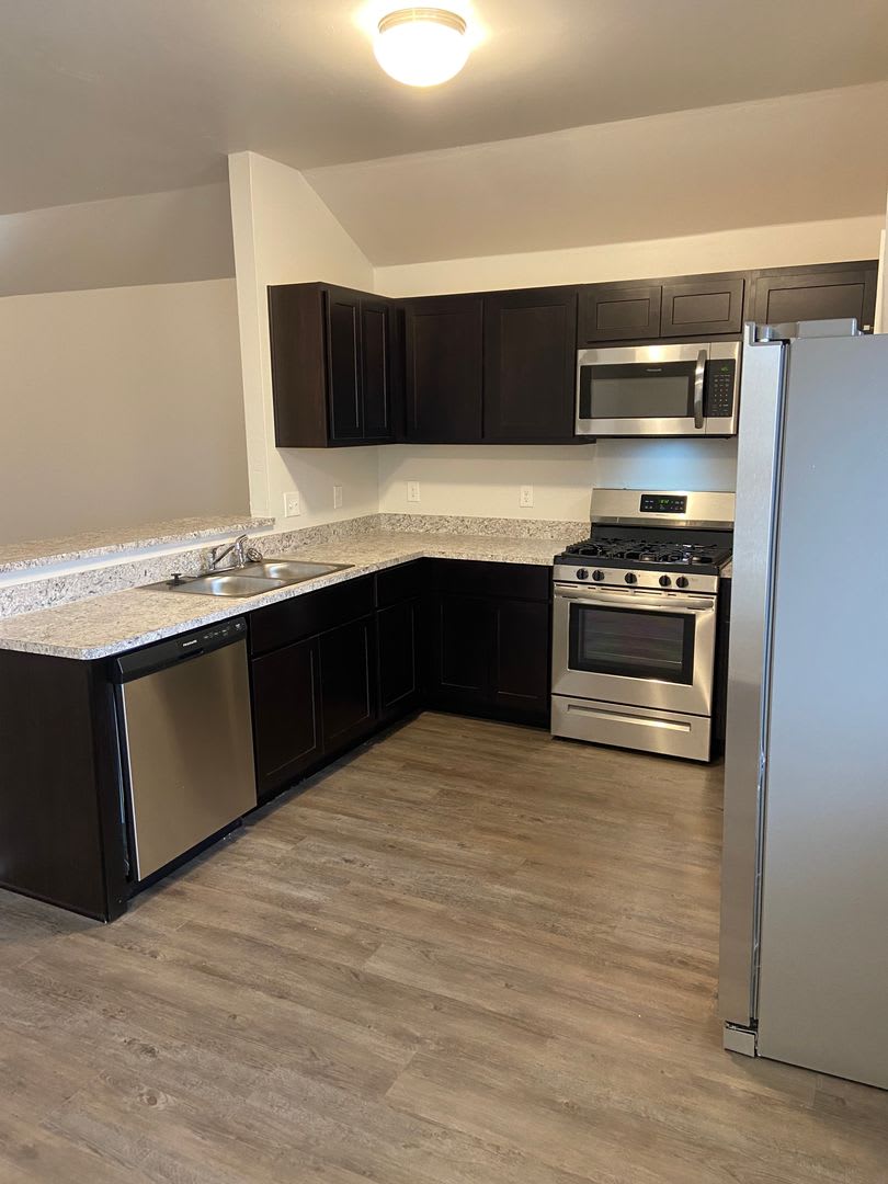 Now Available! Your New 3-Bedroom, 2-Bath Home Awaits in Hollow Brook – photo 5