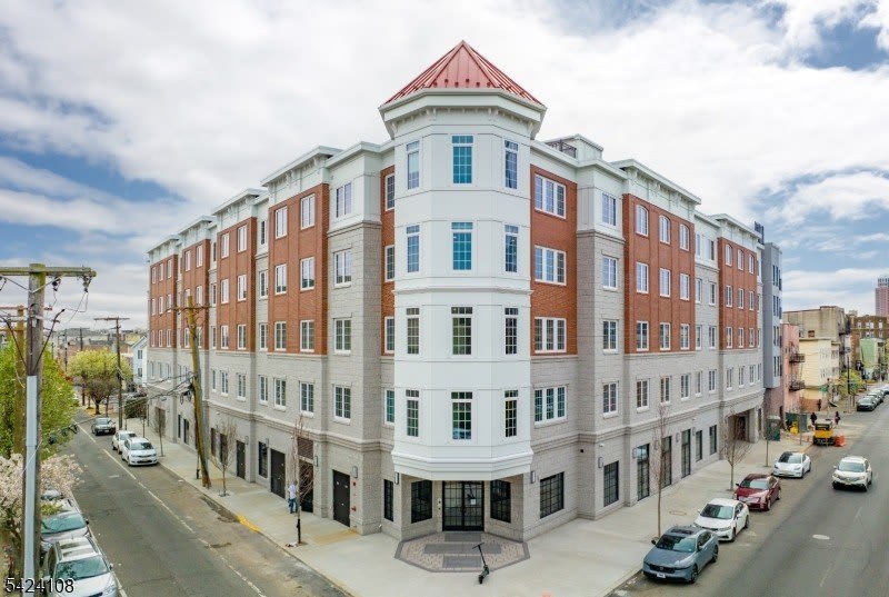558 Market St – photo 1