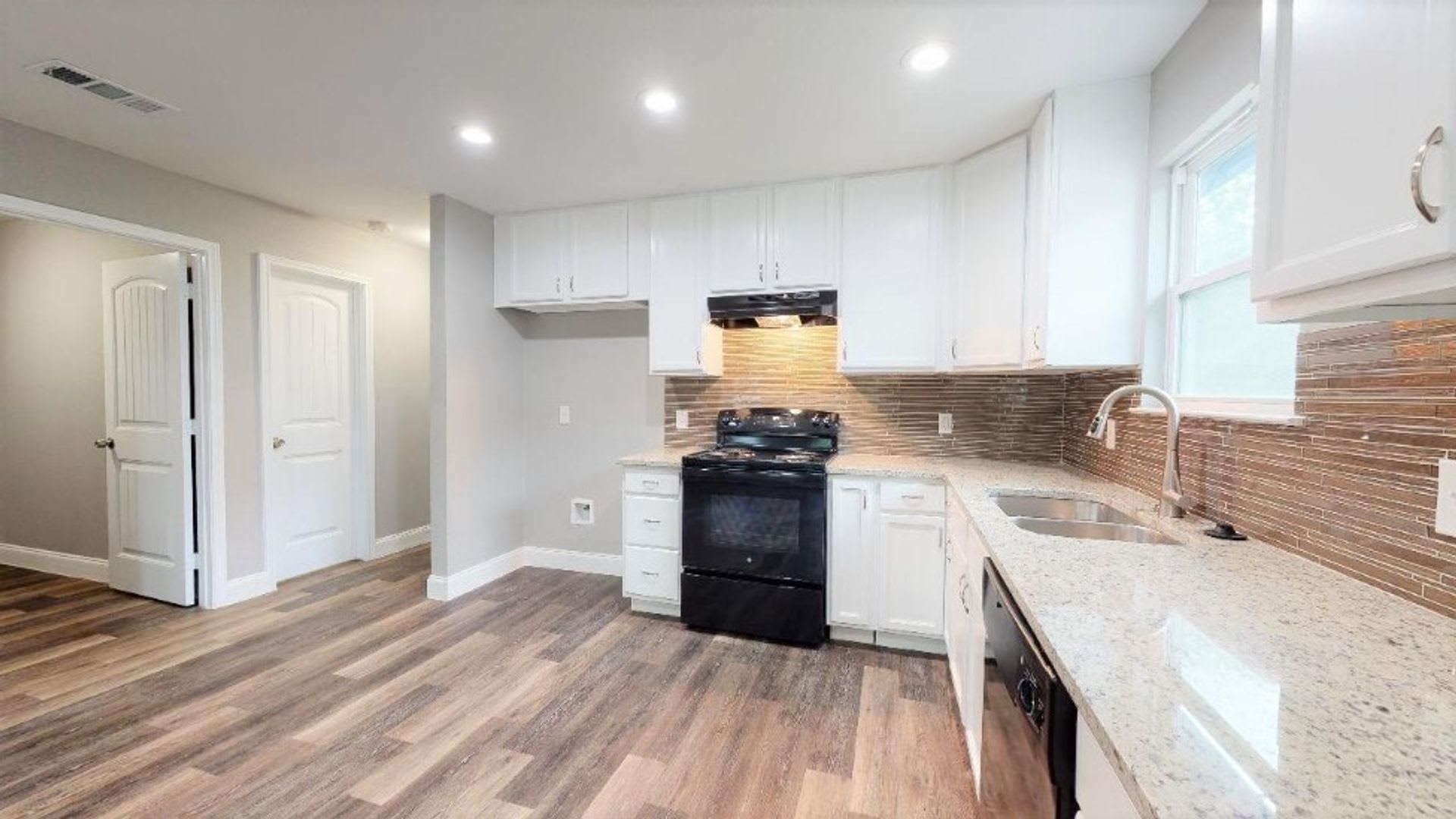 4202 Caddo St – photo 5