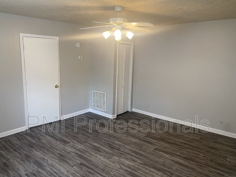 530 E State St – photo 2