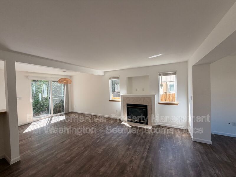 804 28th Ave SE – photo 4