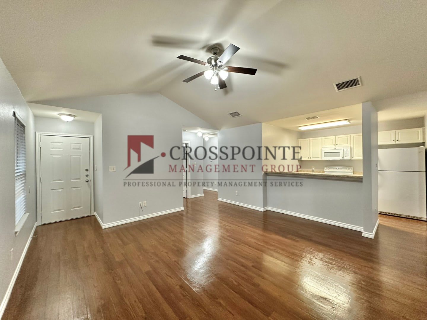 3 Bedroom 2 Bath Duplex at Mansion Creek in Tyler! 1/2 OFF your first full month’s rent! – photo 4