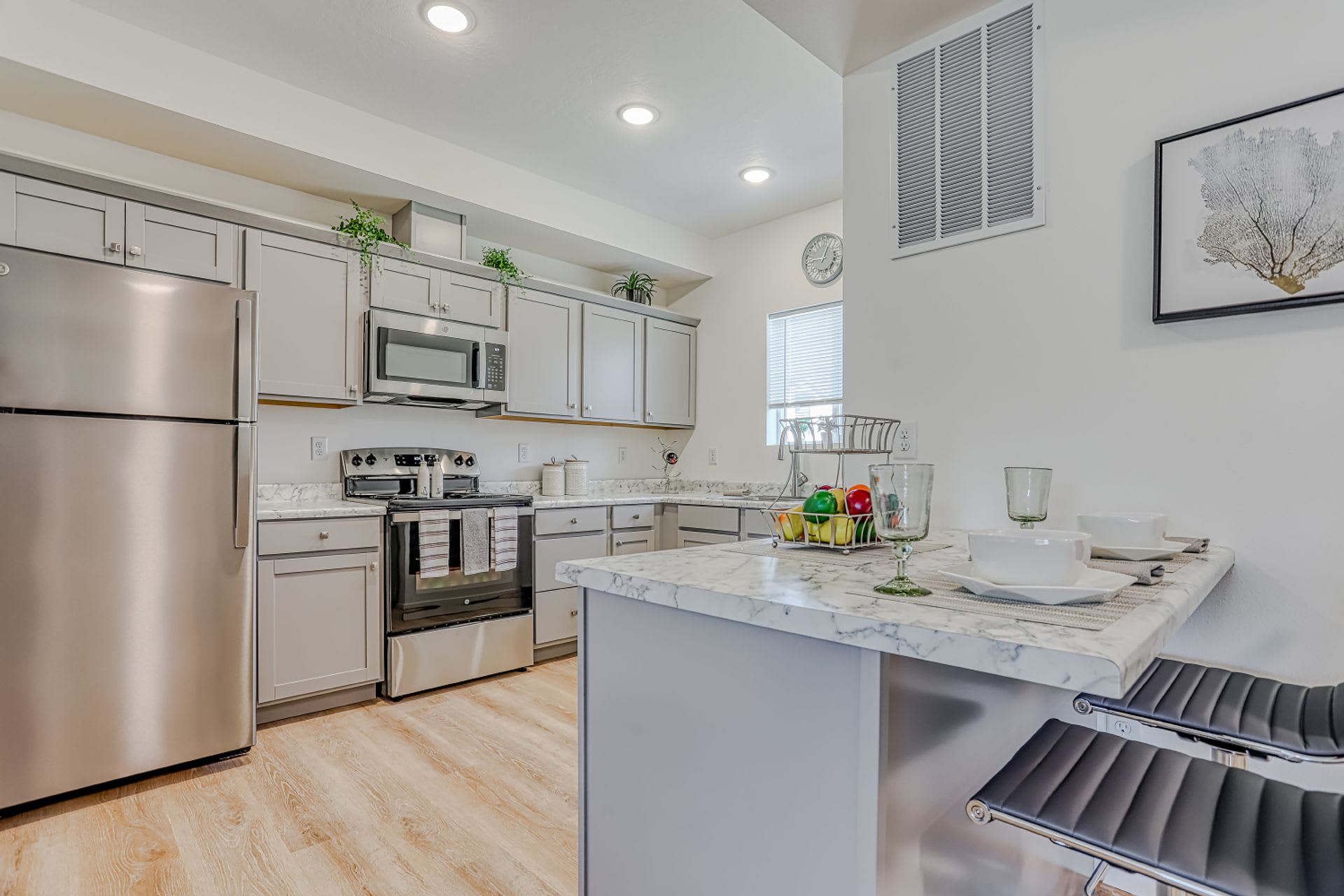 Ridgecrest Apartments – photo 1