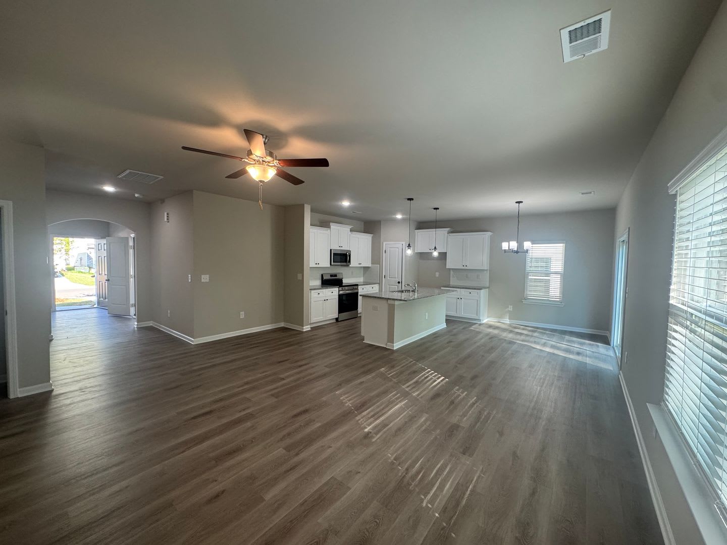 Move In Ready 4BR/2.5BA Home located in Stoneygreen Community – photo 5