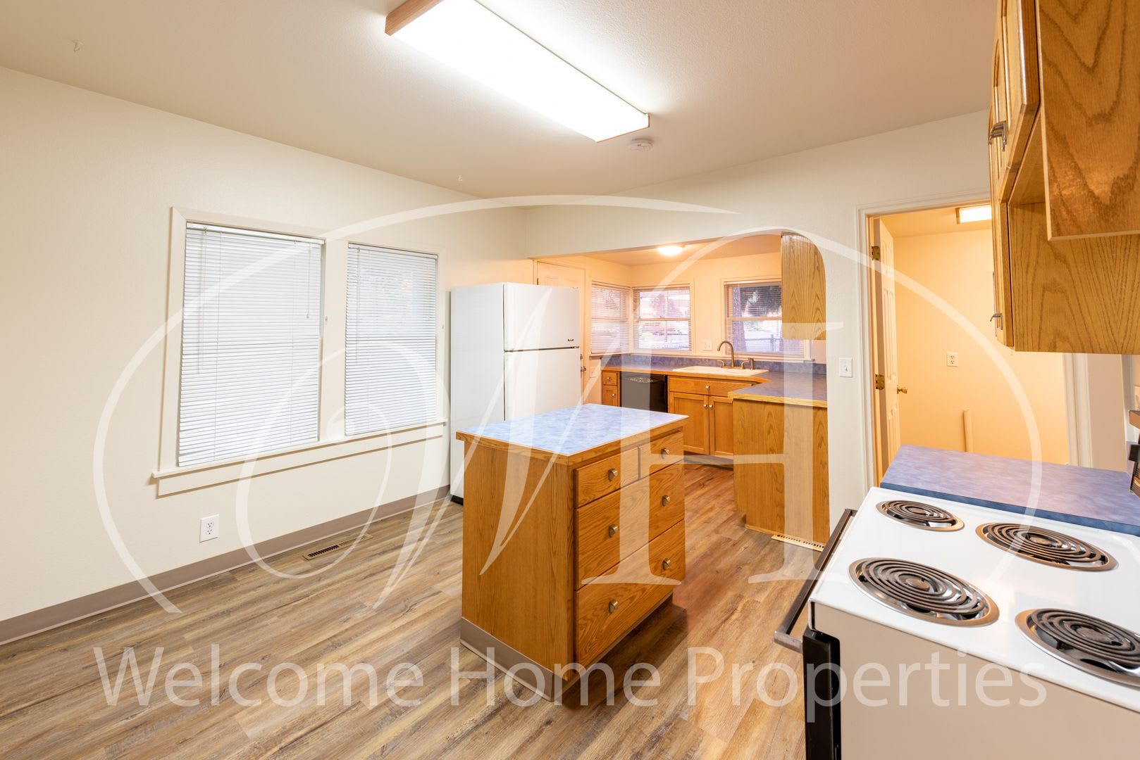 Cozy 3 Bedroom Home With Newer Flooring & Paint – photo 1