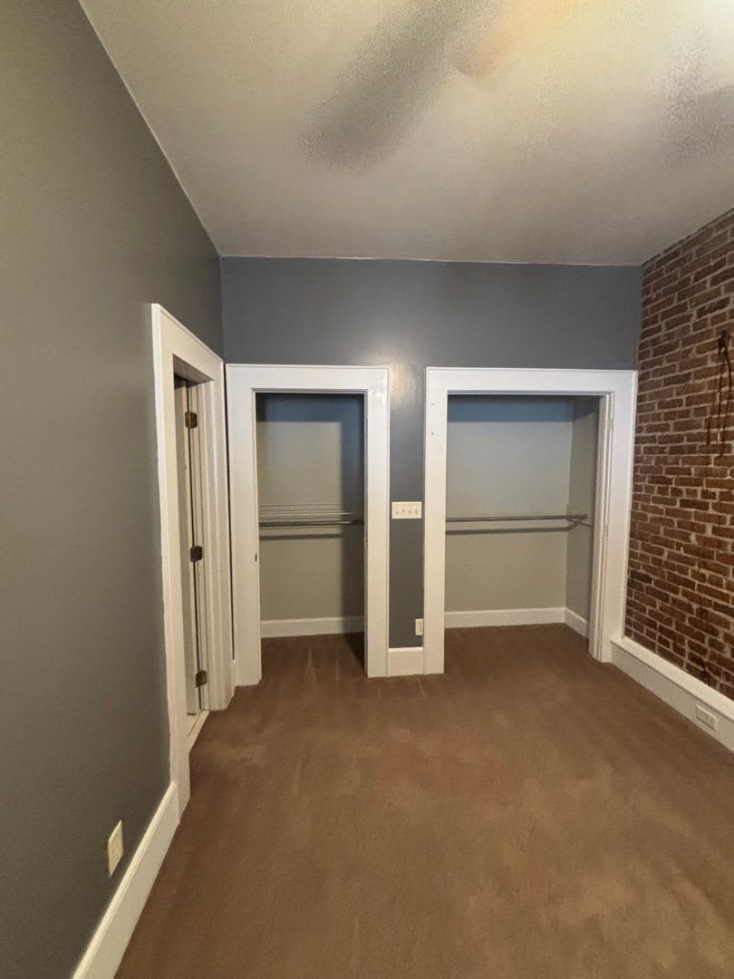 Cute Upstairs Down Town Apartment! – photo 5