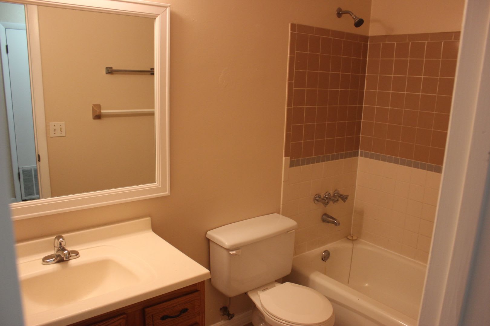 2 bedroom 1 Bathroom in Tower Oaks – photo 5