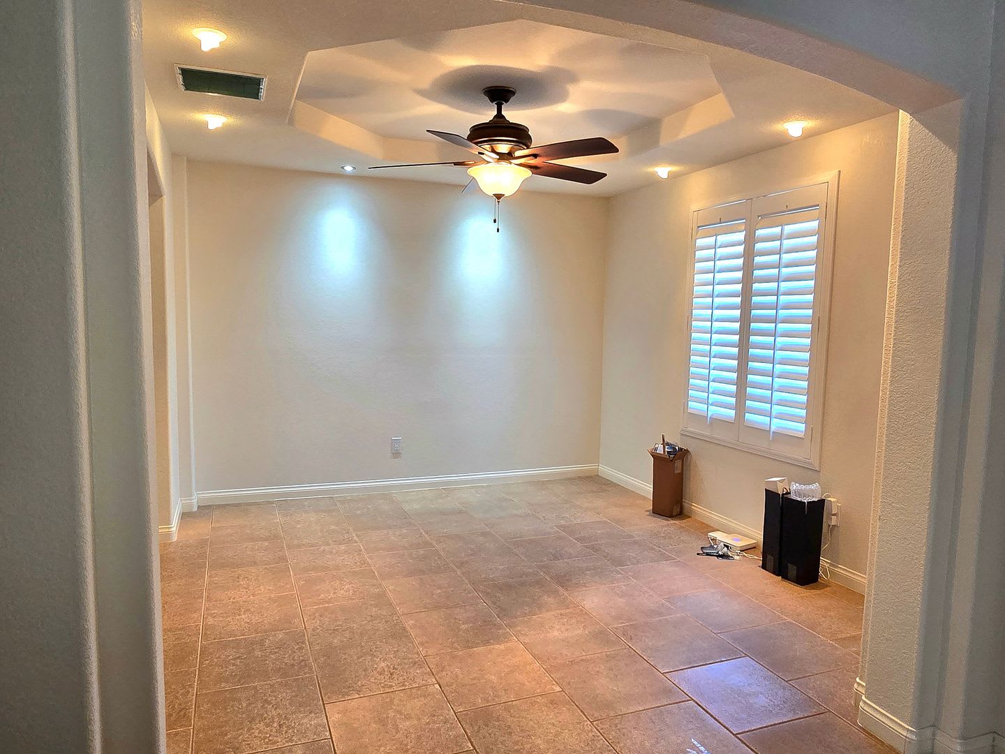 Large 3 Bedroom, 3 Bathroom Home with Solar – photo 4