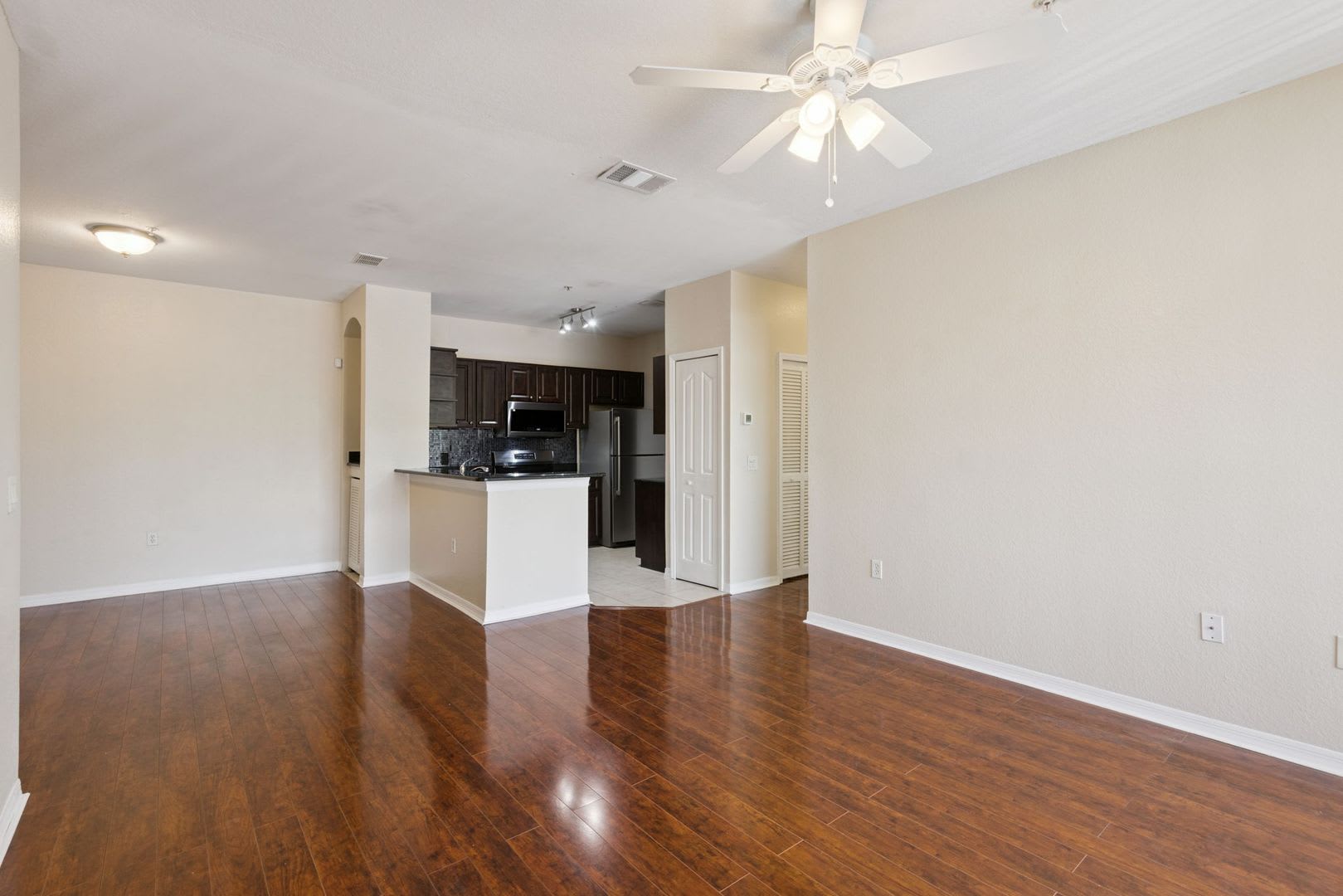 Nicely Updated 4 Br Condo In Maitland – photo 5
