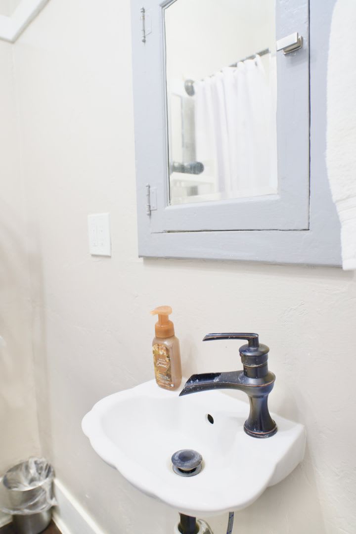 2 Bedroom 1 Bath Close to 4th Ave and Downtown Tucson – photo 2