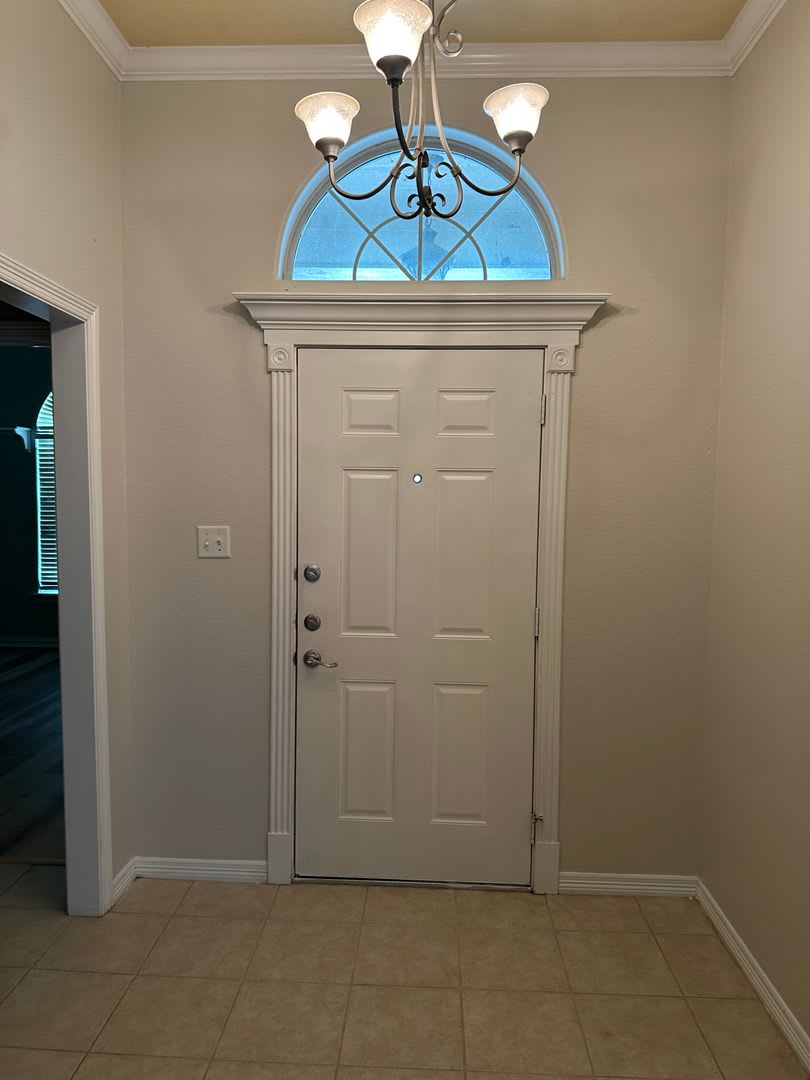 College Station -3 bedroom / 2 bath / 2 car garage / fenced in back yard. IN EDELWEISS GARTENS – photo 4