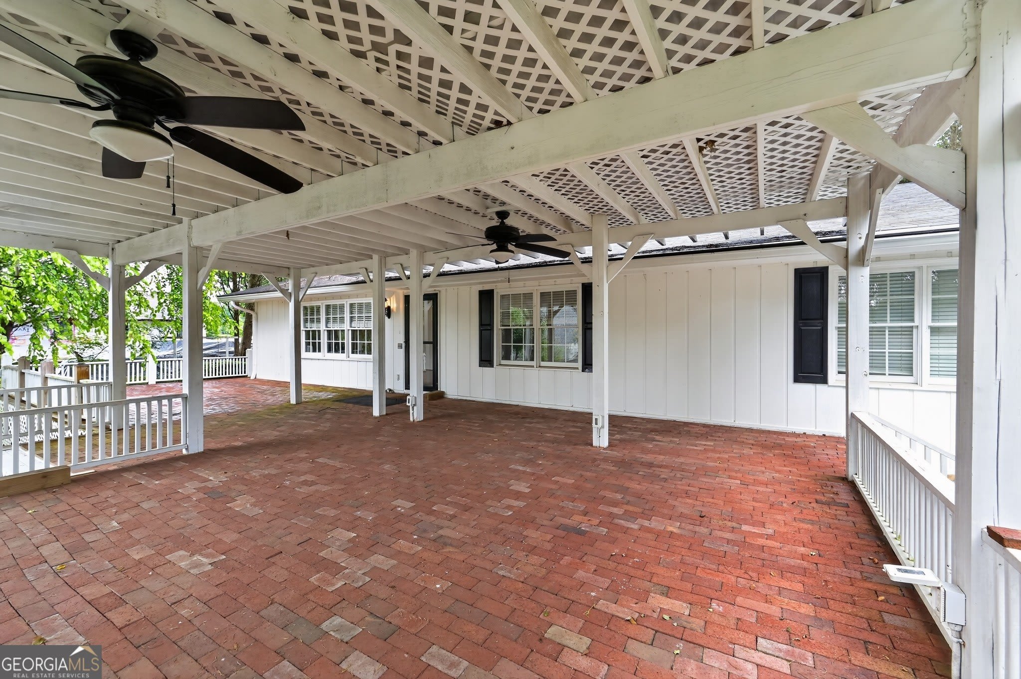 1455 Courtney Lane – photo 2