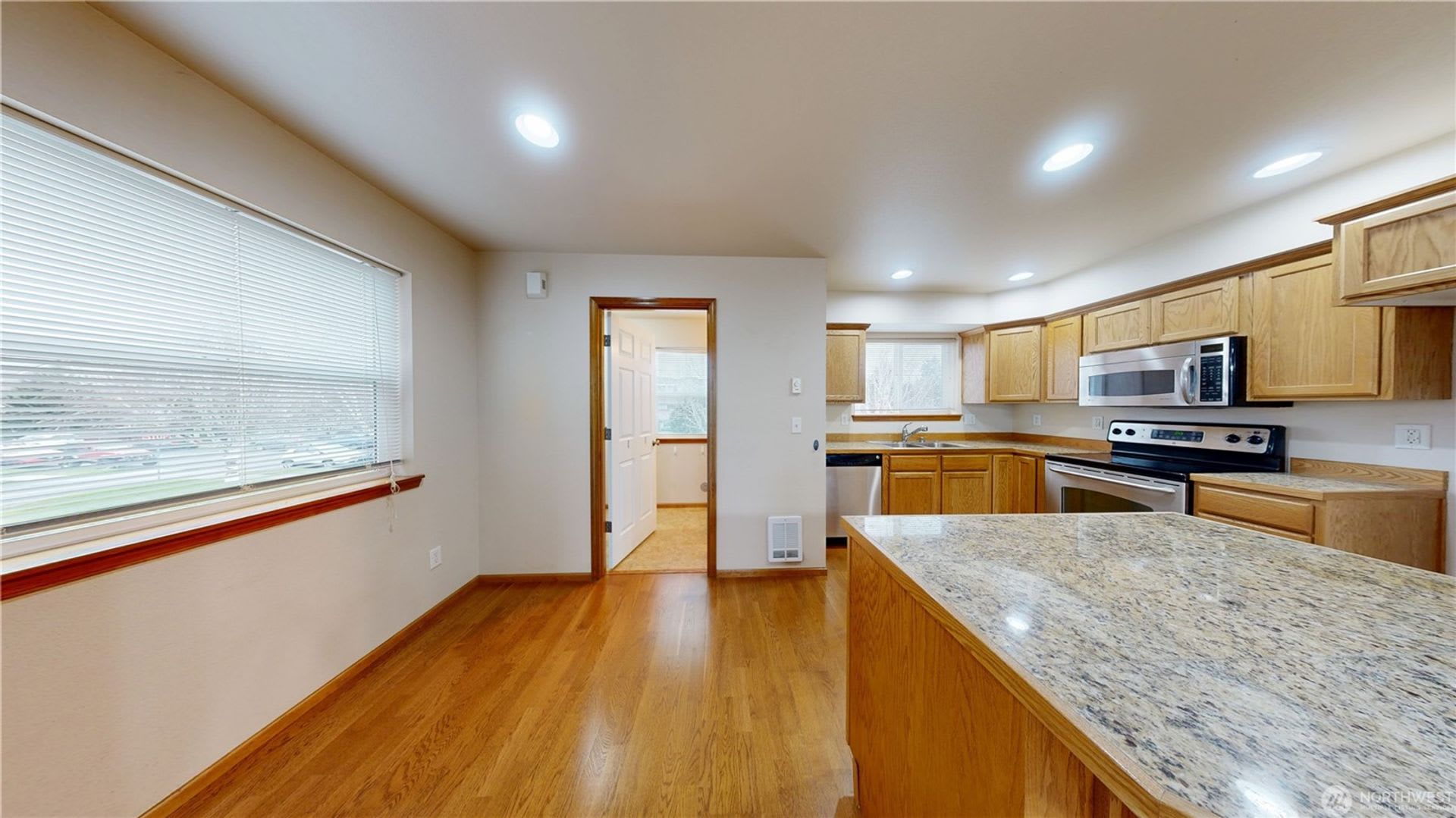 2 Bedroom Condo in Burlington – photo 3