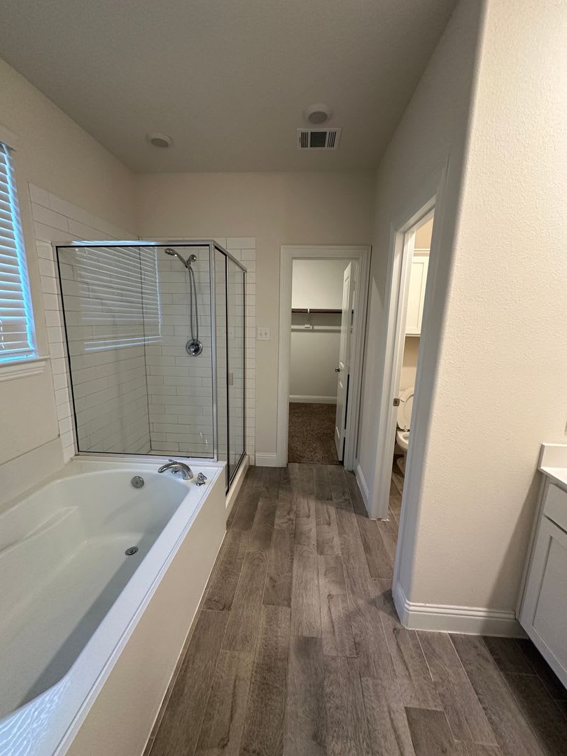 Charming 4BR House in Aubrey – photo 4