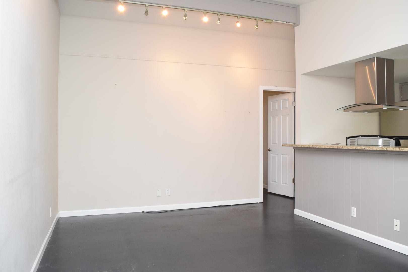 Updated Condo- 5601 Woodrow – photo 4