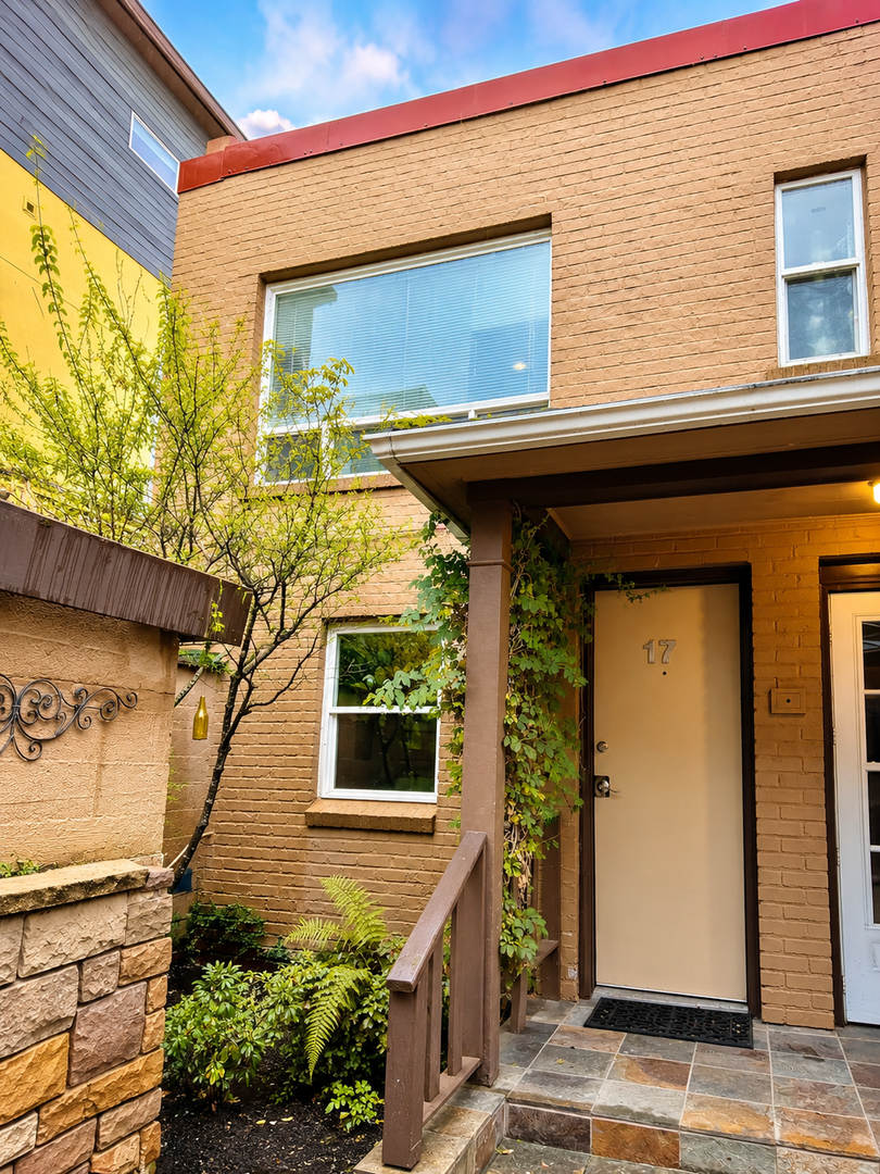 1 Bed 1 Bath Condo Walk Score 92 – photo 1
